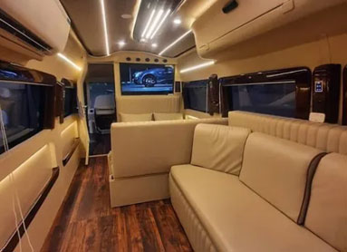 shooting vanity van for actors in delhi